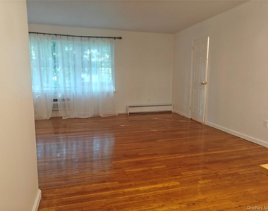 5 Wildwood Drive - Photo Thumbnail 2
