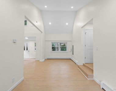 241 Pawnee Avenue - Photo Thumbnail 6