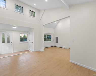 241 Pawnee Avenue - Photo Thumbnail 5