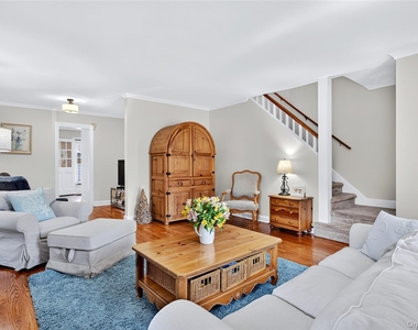 21 Travers Street - Photo Thumbnail 5