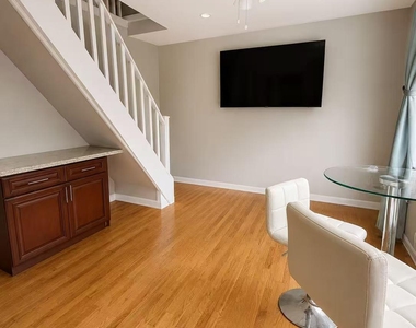110-17 Inwood Street - Photo Thumbnail 3