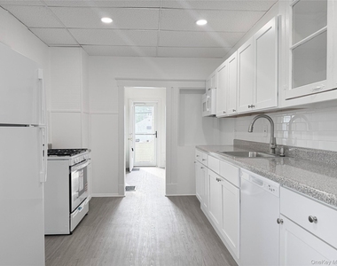 406 Tower Avenue - Photo Thumbnail 6