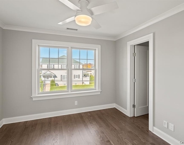 31 Maple Avenue - Photo Thumbnail 14