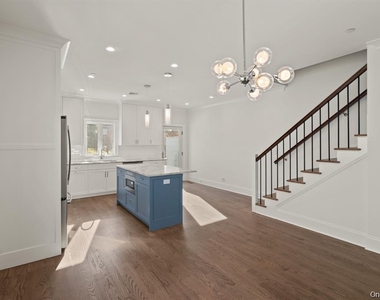 31 Maple Avenue - Photo Thumbnail 2