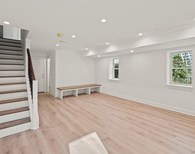 31 Maple Avenue - Photo Thumbnail 8