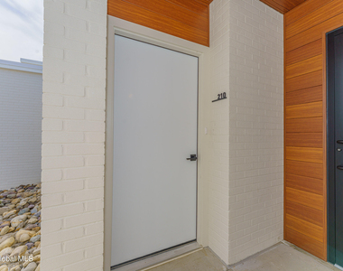 9 Laura Drive - Photo Thumbnail 5