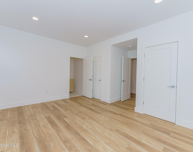 9 Laura Drive - Photo Thumbnail 14