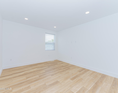 9 Laura Drive - Photo Thumbnail 10