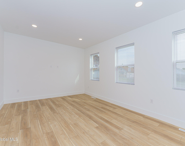 9 Laura Drive - Photo Thumbnail 13