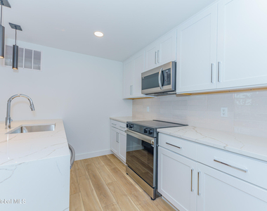 9 Laura Drive - Photo Thumbnail 7