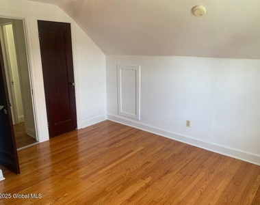 104 Thornton Street - Photo Thumbnail 7