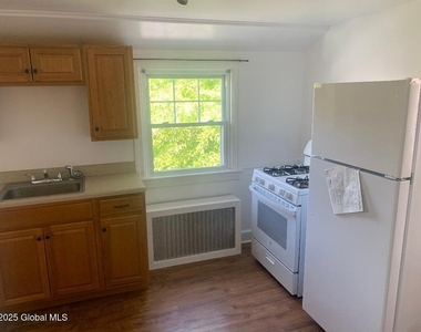 104 Thornton Street - Photo Thumbnail 5