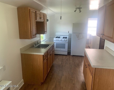 104 Thornton Street - Photo Thumbnail 4