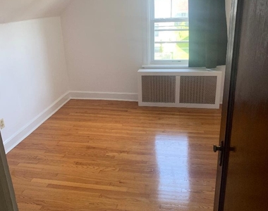 104 Thornton Street - Photo Thumbnail 8
