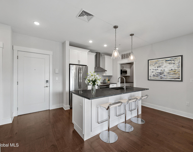 116 West Avenue - Photo Thumbnail 2