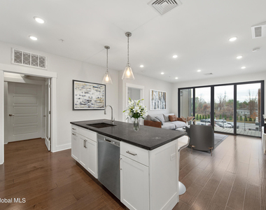 116 West Avenue - Photo Thumbnail 1