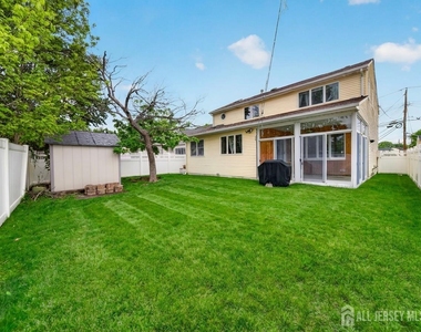 95 Pine Street - Photo Thumbnail 2