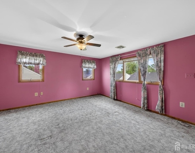 95 Pine Street - Photo Thumbnail 13