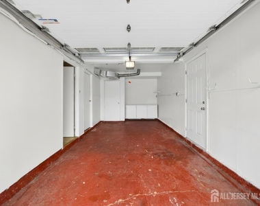 95 Pine Street - Photo Thumbnail 28