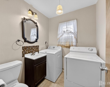 95 Pine Street - Photo Thumbnail 8