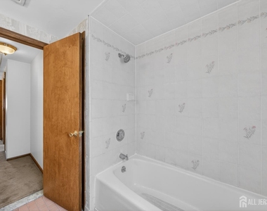 95 Pine Street - Photo Thumbnail 11