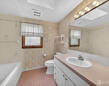 95 Pine Street - Photo Thumbnail 10