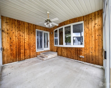 95 Pine Street - Photo Thumbnail 7