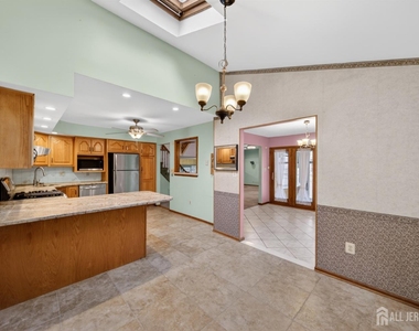 95 Pine Street - Photo Thumbnail 25