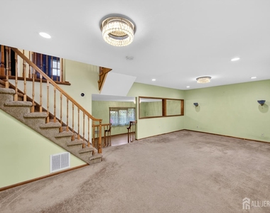 95 Pine Street - Photo Thumbnail 6