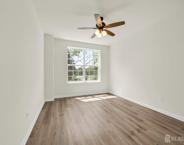 228 Park Lane - Photo Thumbnail 14