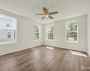 228 Park Lane - Photo Thumbnail 17