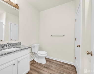 228 Park Lane - Photo Thumbnail 11