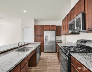 228 Park Lane - Photo Thumbnail 4