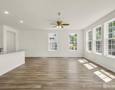 228 Park Lane - Photo Thumbnail 8