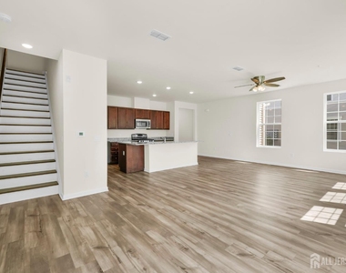 228 Park Lane - Photo Thumbnail 7