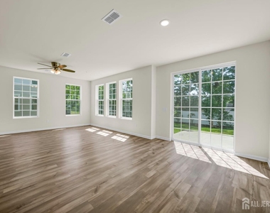 228 Park Lane - Photo Thumbnail 9