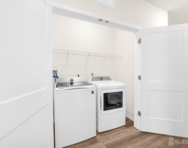 228 Park Lane - Photo Thumbnail 13