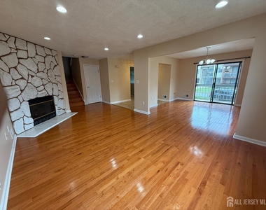 1302 Edison Glen Terrace - Photo Thumbnail 4