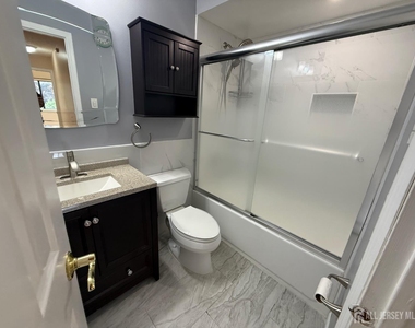 1302 Edison Glen Terrace - Photo Thumbnail 20