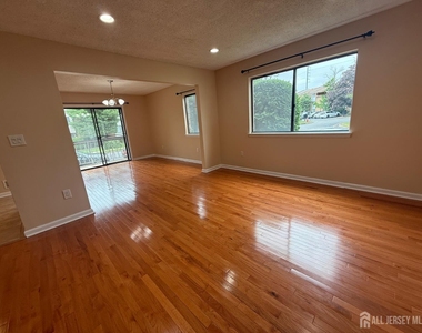 1302 Edison Glen Terrace - Photo Thumbnail 6