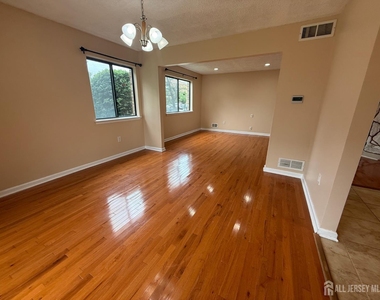 1302 Edison Glen Terrace - Photo Thumbnail 2