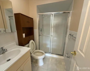 1302 Edison Glen Terrace - Photo Thumbnail 16