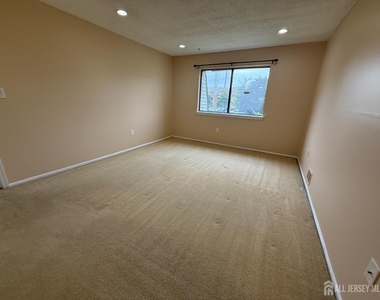 1302 Edison Glen Terrace - Photo Thumbnail 17