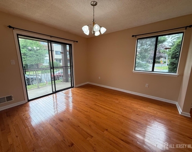 1302 Edison Glen Terrace - Photo Thumbnail 10