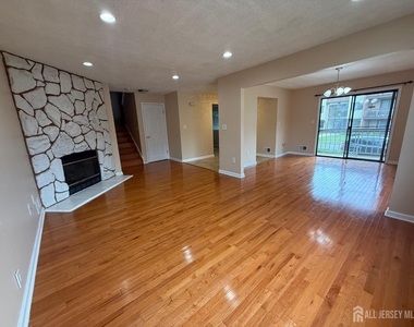 1302 Edison Glen Terrace - Photo Thumbnail 5