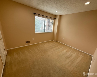 1302 Edison Glen Terrace - Photo Thumbnail 25