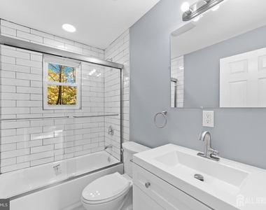 245 William Street - Photo Thumbnail 6