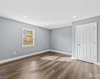 245 William Street - Photo Thumbnail 8