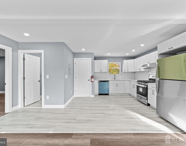 245 William Street - Photo Thumbnail 2