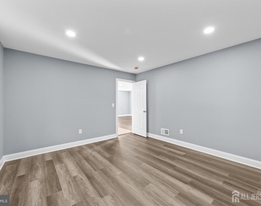 245 William Street - Photo Thumbnail 10